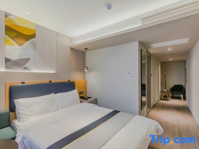 Standard Double room with street view