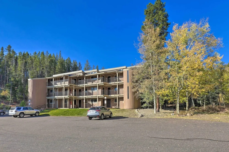 Winter Park Condo w/ Pool ~ 3 Mi to Ski Resort