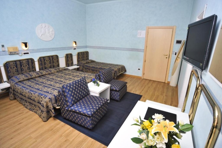 Standard Triple room