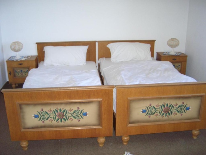 4 Bedrooms Apartment