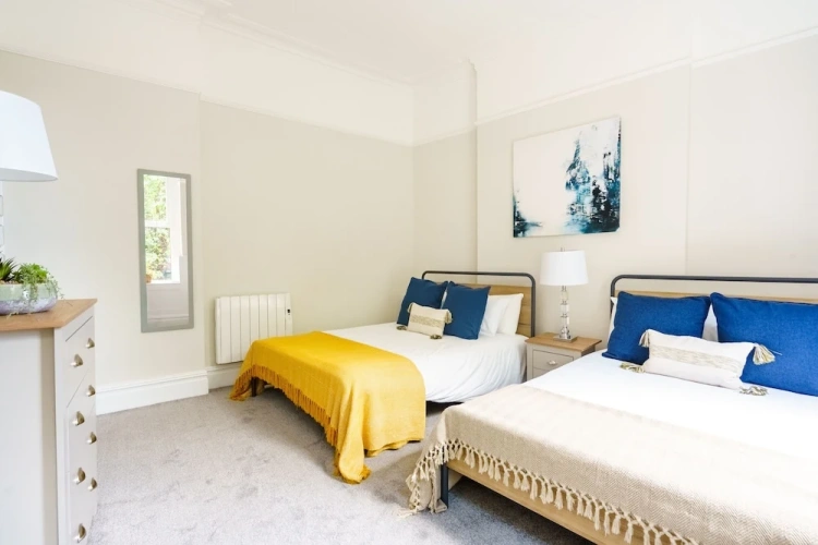 Sextuple Apartment