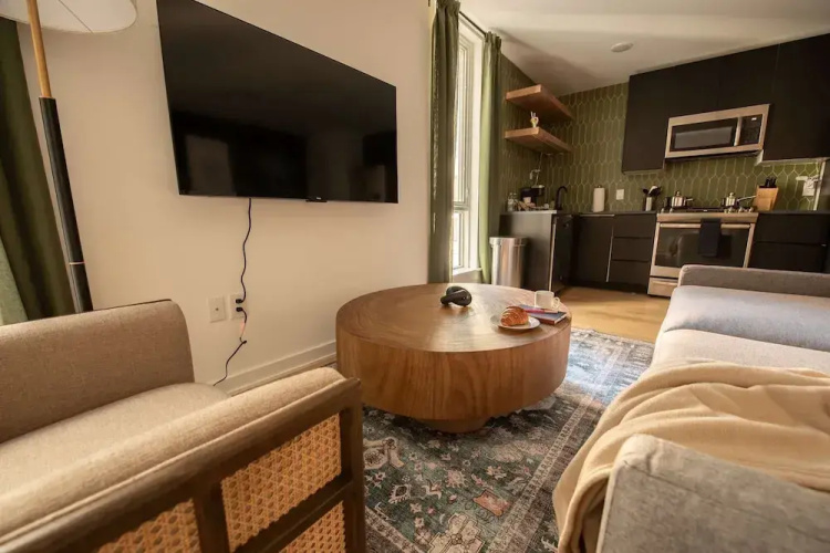 Sosuite NEW 2BR Apt w W D Split Level