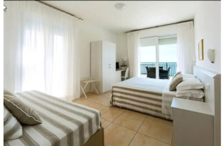 2 Bedrooms Standard Quadruple Family room