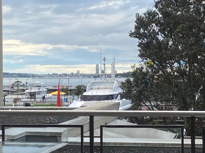 Spacious 2br Ocean Front View - Free Parking