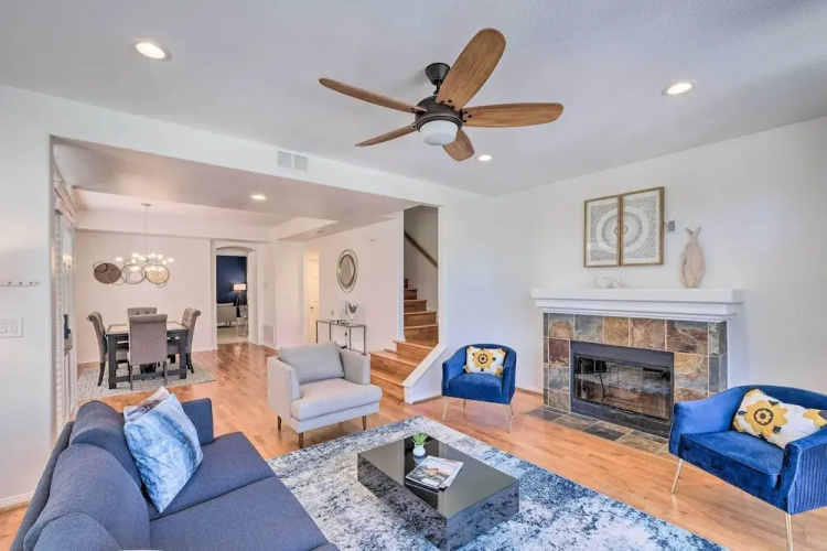 Oceanside Home w/ Rooftop Patio - Steps to Beach!