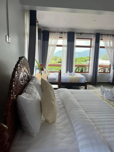 Two Moons Hotel - Hostel