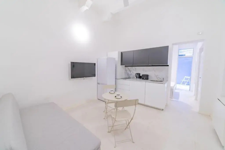 AF 3 - Modern 1 bedroom maisonette