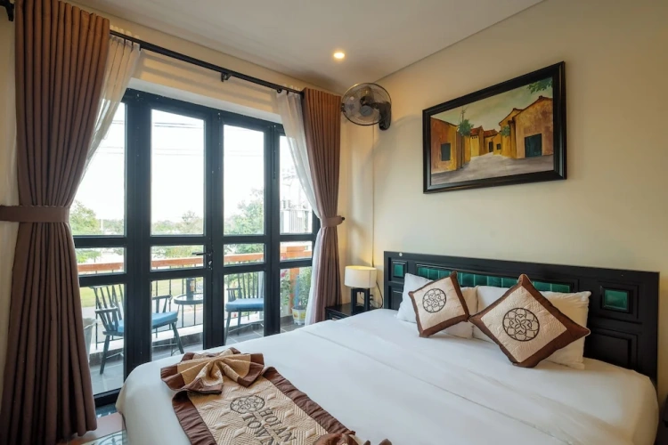 Deluxe Double room with balcony and with city view