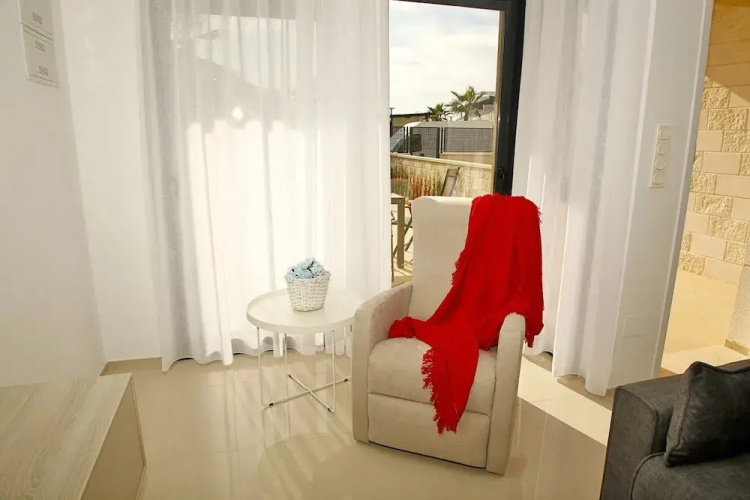 Pepper Street Apartment