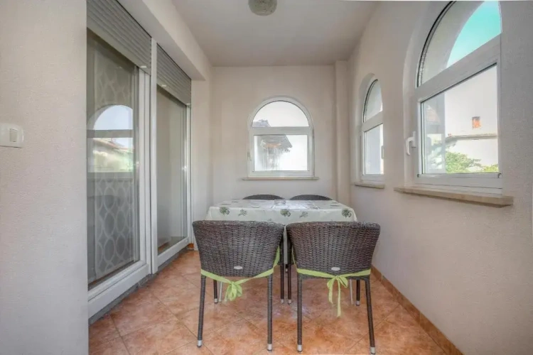 3 Bedrooms Apartment