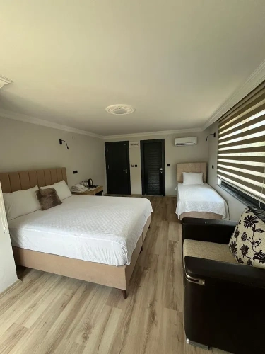 Standard Triple room with sea view