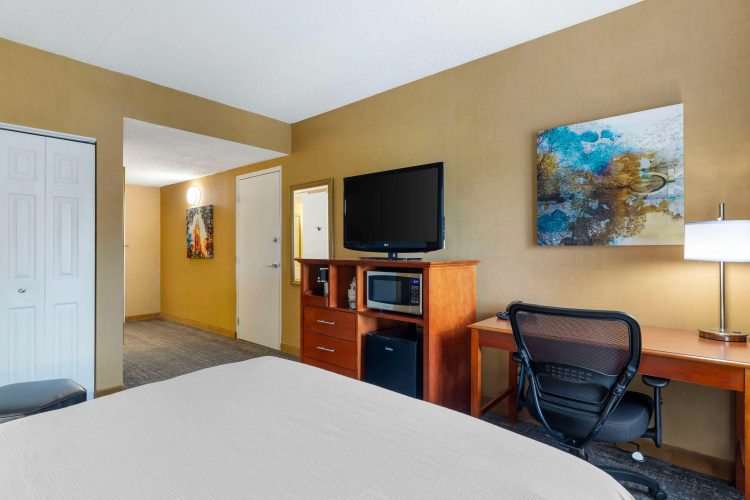 Best Western Plus North Haven Hotel photo 8