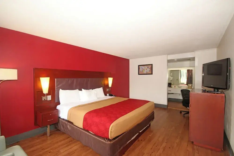Econo Lodge Pilot Mountain