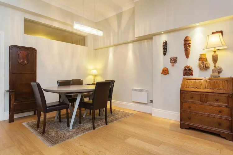 Veeve - Hyde Park Hideaway