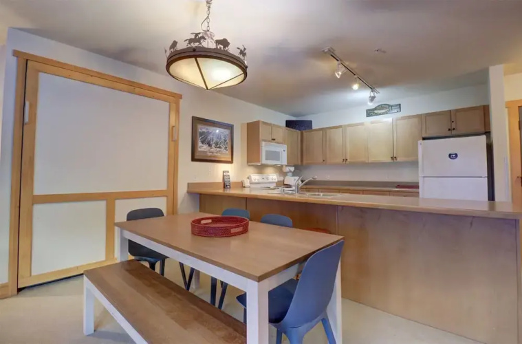Perfect Ski Condo Steps from the Super Bee & Golf Course - CS325 by Redawning