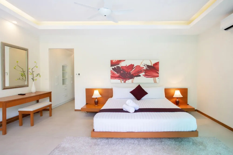 Villa KAmaly(วิลลา 3 ห้องนอน 3 ห้องน้ำส่วนตัว ขนาด 200 ตร.ม. – หาดราไวย์)