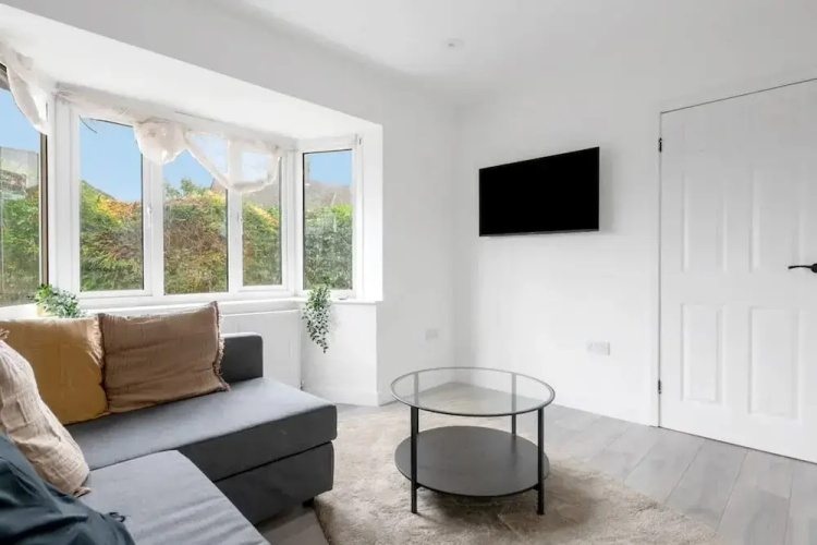 3bed House-free Parking