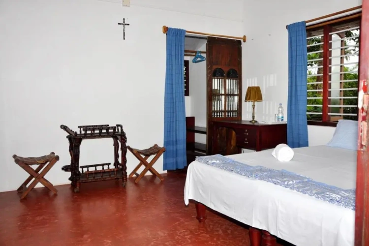 Standard Triple room with sea view