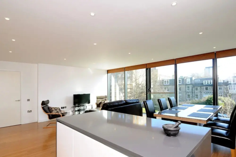 273 Simpson's Loan Apartment