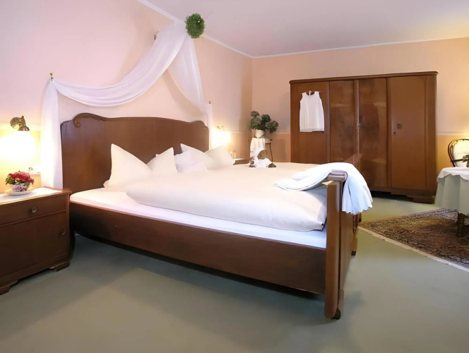 Alte Weinstuben Steinfelder Hof