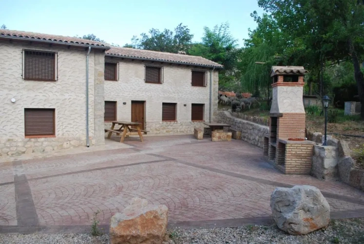5 Bedrooms Cottage
