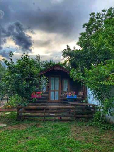 Cottage with pool view