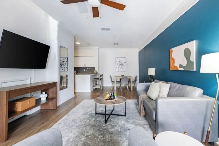 2 Bedrooms Apartment