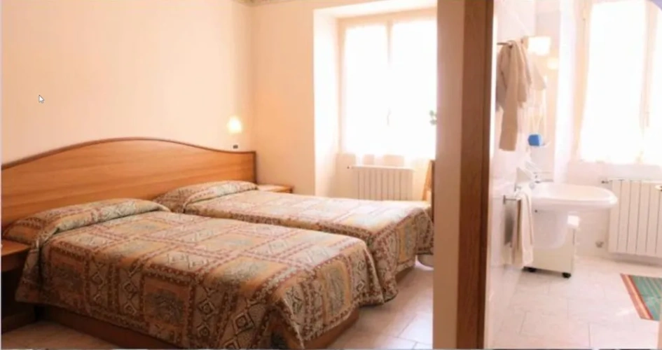 Standard Triple room