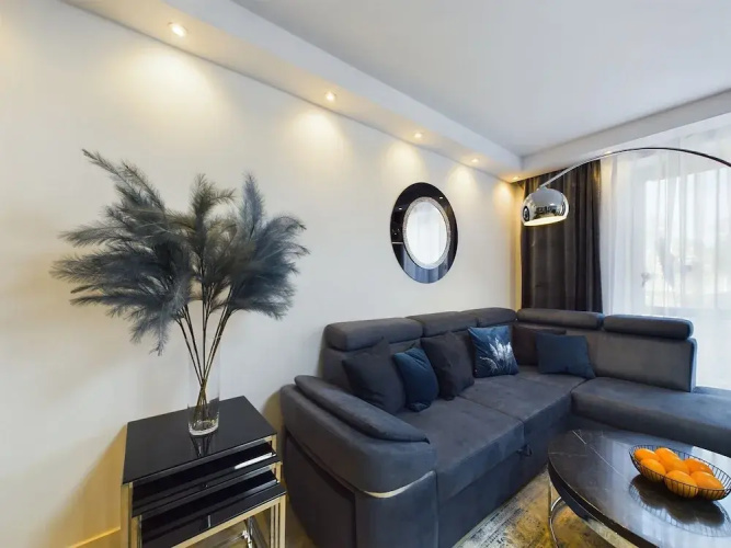 Apartment With Parking by Renters