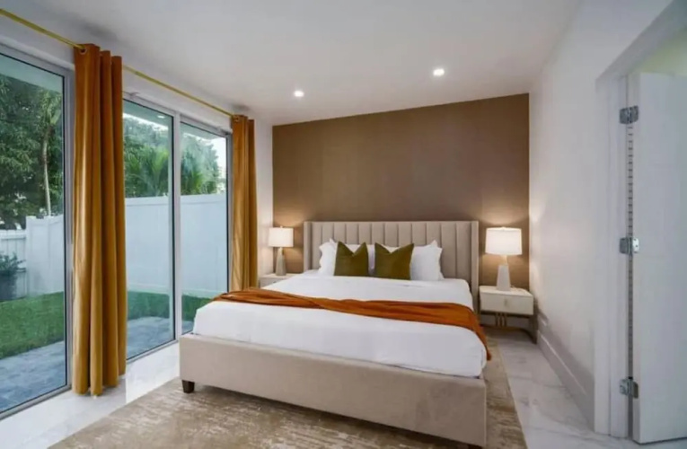 Luxury 5BR Villa Steps from the Beach