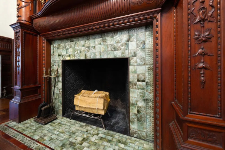 Stylish Brownstone Back Bay Apartments