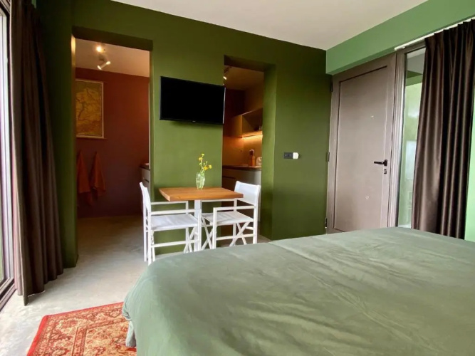 FinIQ Boutiq Studios + Apartment
