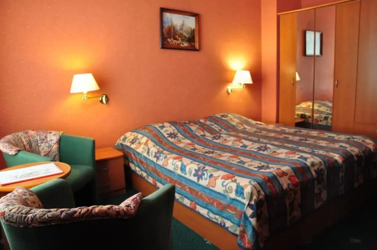Standard Triple room