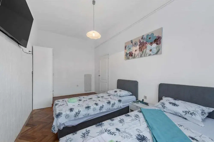 La Guardia apartments