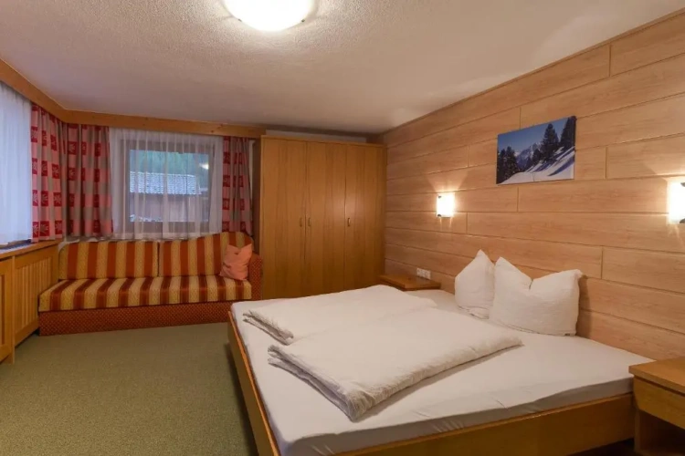 Standard Triple room with balcony