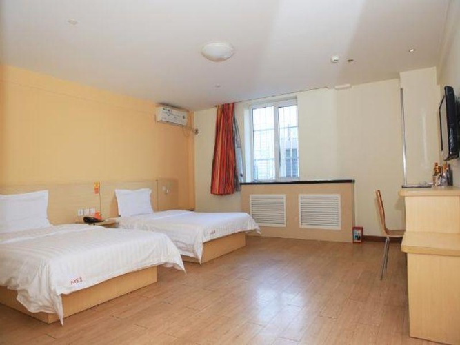 Standard Twin room with city view