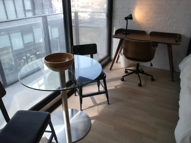 Stylish Condo in Amazing King West Area