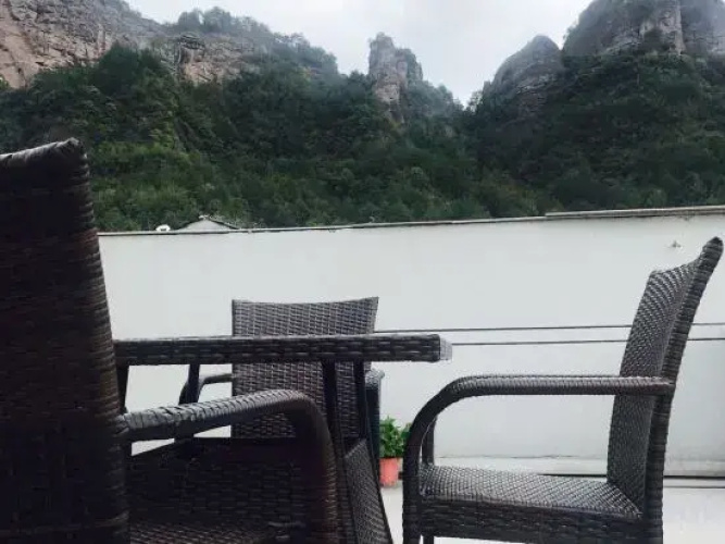 Tinghua B & B