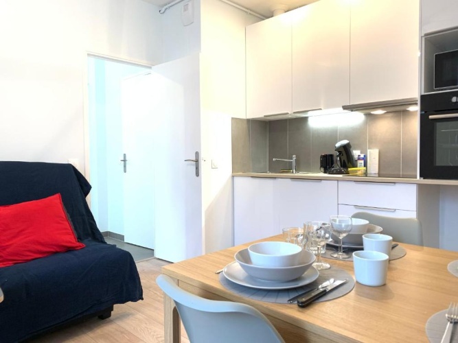 Apartment with garden view