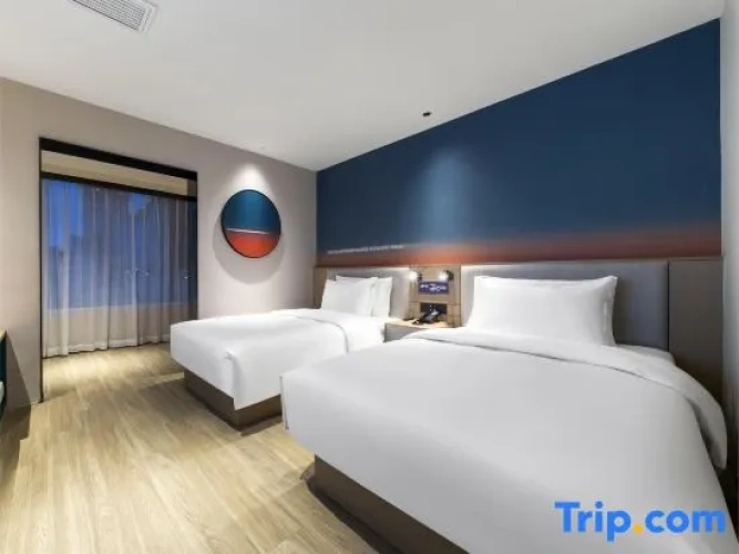 Standard Twin room with view