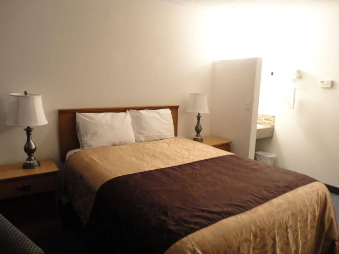 South Hill Motor Inn