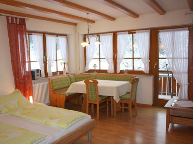 4 Bedrooms Apartment