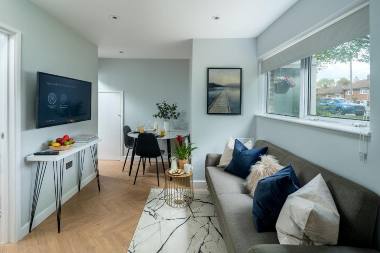 2 Bedrooms Apartment