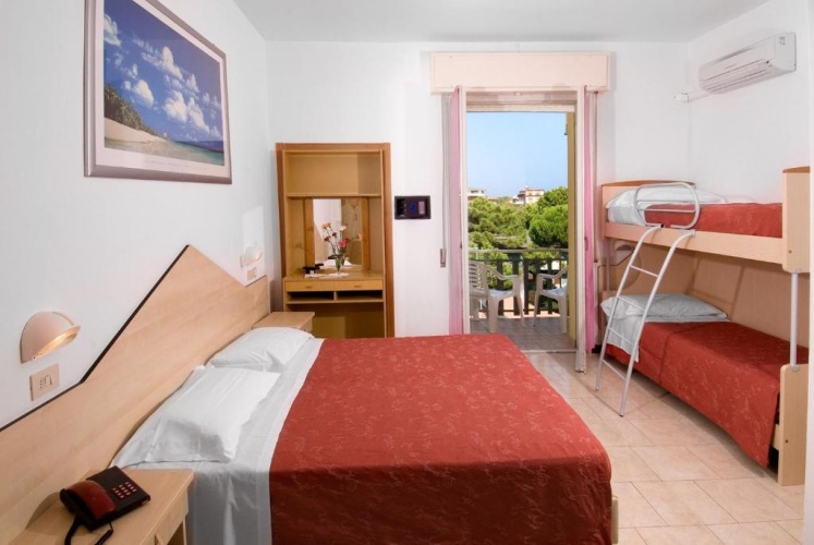 Standard Triple room