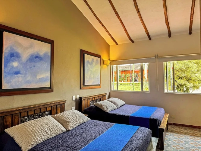 2 Bedrooms Standard Family room with mountain view