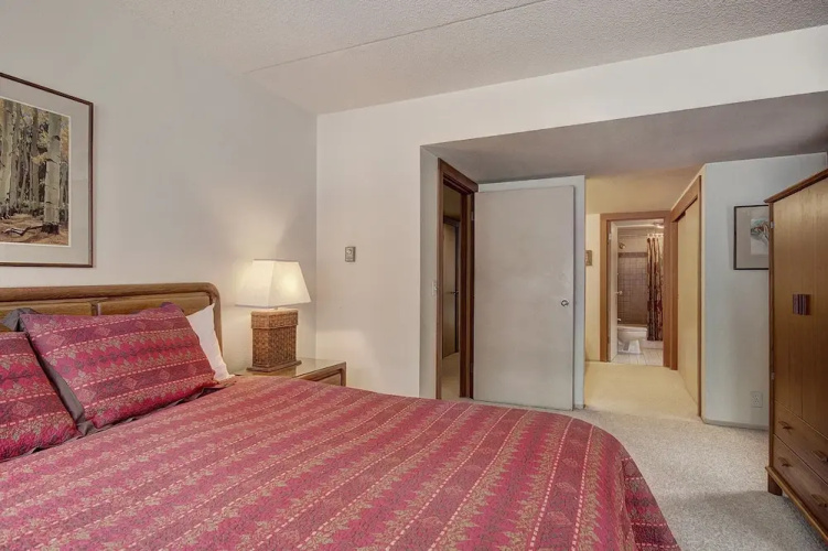 1777 Decatur 2 Bedroom Condo by RedAwning