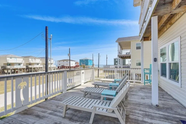 3 Bedrooms Cottage with balcony