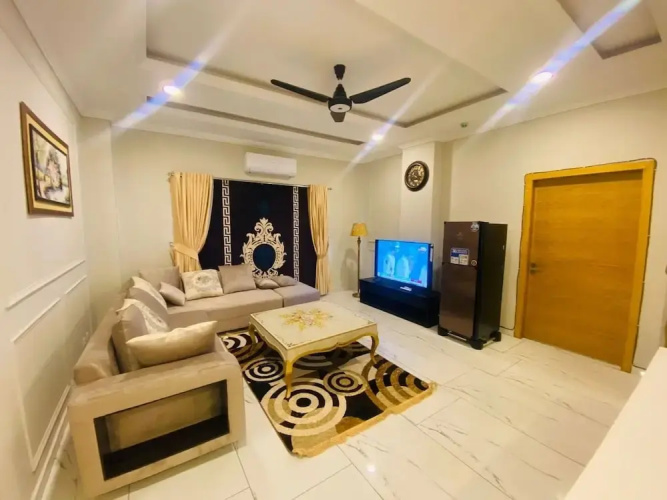 Holidazzle Serviced Appartment