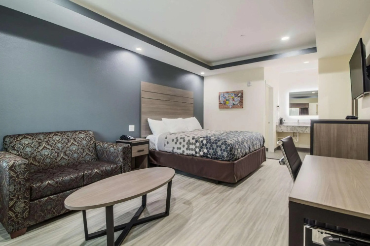 Regency Inn And Suites