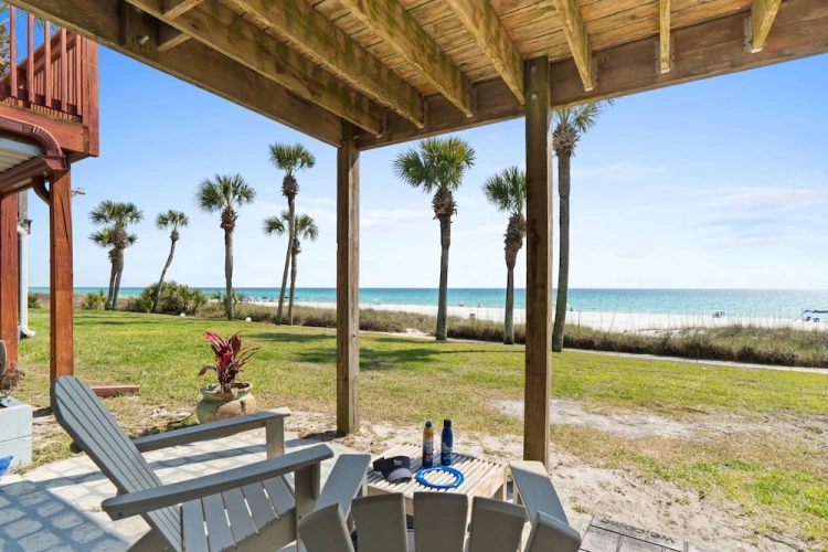 3 Bedrooms Cottage beachfront